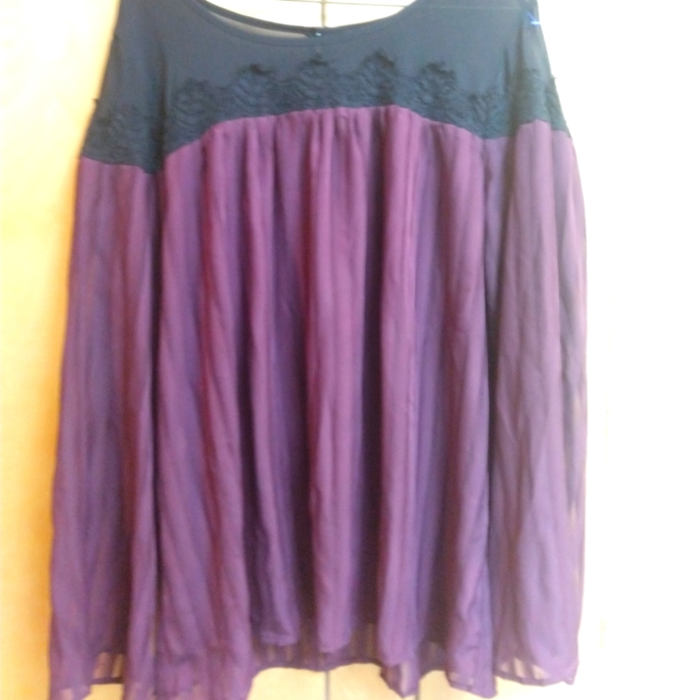 Torrid Burgundy Pleated Accordion Black Lace Top Size 2X